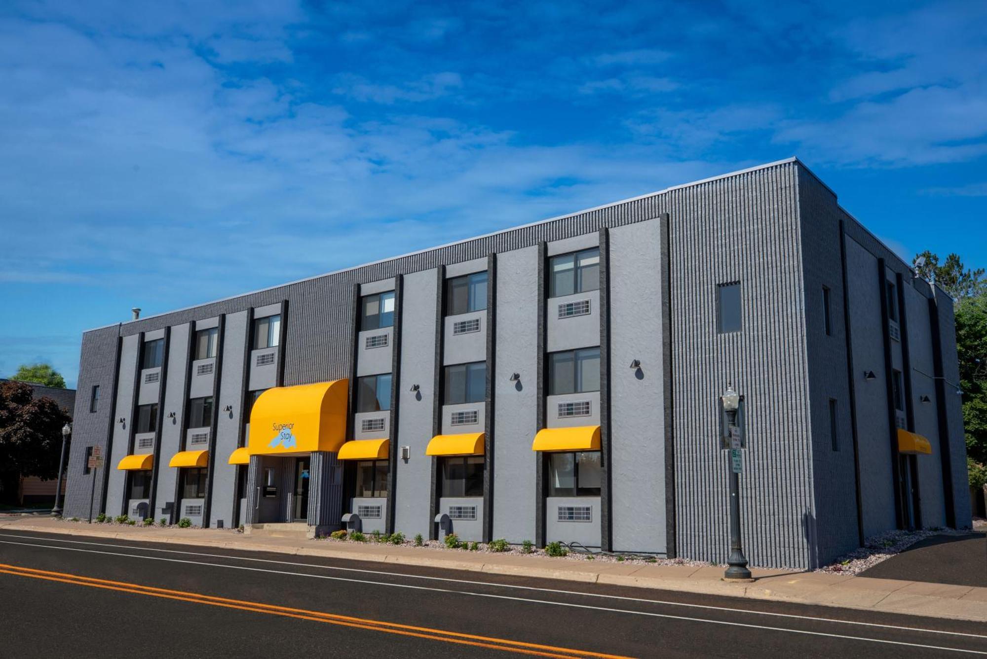 Superior Stay Hotel Marquette Exterior photo